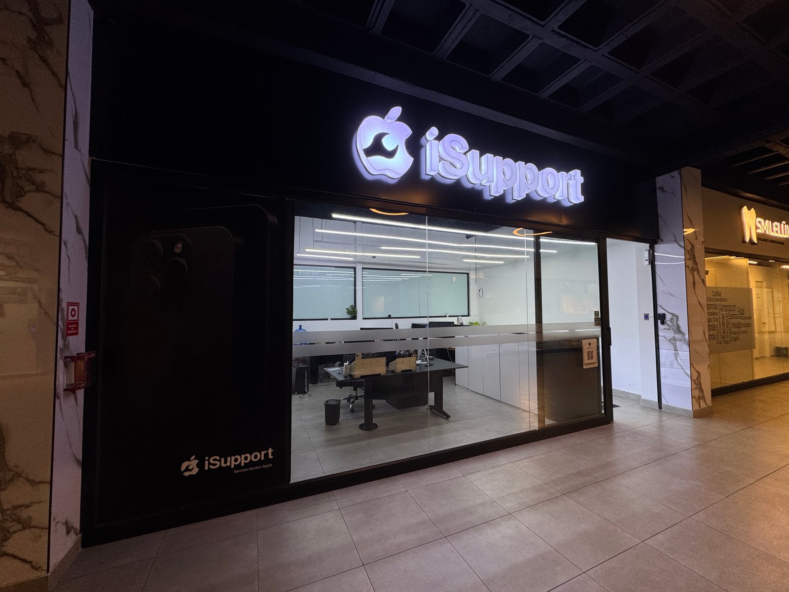 Local de iSupport en C.C. Occiplaza, Quito