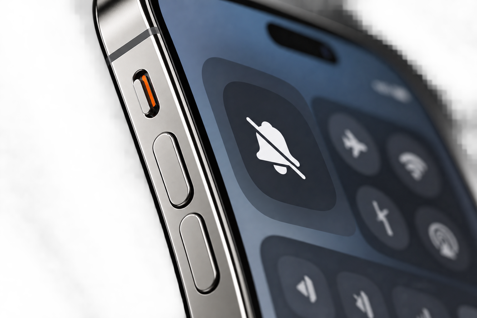 Primer plano de smartphone con modo silencio activado